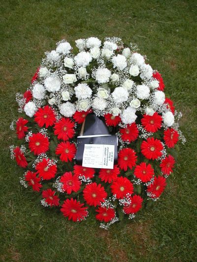 GERBERA-, NELKEN- UND ROSENKRANZ