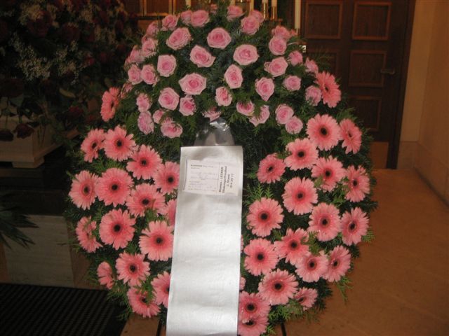 GERBERA- UND ROSENKRANZ
