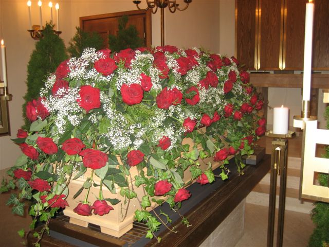 SARGGESTECK MIT ROSEN