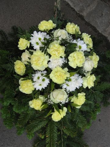 ROSEN-, NELKEN- UND MARGARITENBUKETT